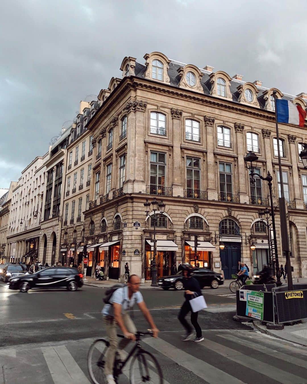 大屋夏南さんのインスタグラム写真 - (大屋夏南Instagram)「Paris Day 2 video is up on my channel❣️Link in my bio😘 CHANELのラボに潜入したパリ2日目のvlogをYouTubeチャンネルにアップしたから見てね🍎リンクはプロフィールに😉ドットワンピースのコーディネートブログもLINEブログに👀💕 ・ ・ #paris #youtube #vlog #chanel #パリ」6月20日 21時01分 - __kana_oya__