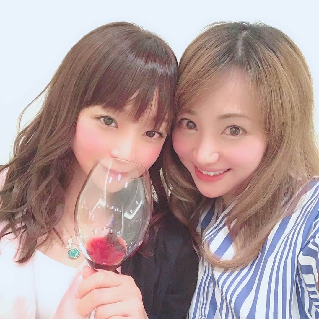 くぼたみかのインスタグラム：「My love @yuriyuricchi ❤️ 引っ越しおめでとう🍾🎉㊗️ #引っ越しのお祝い #love」