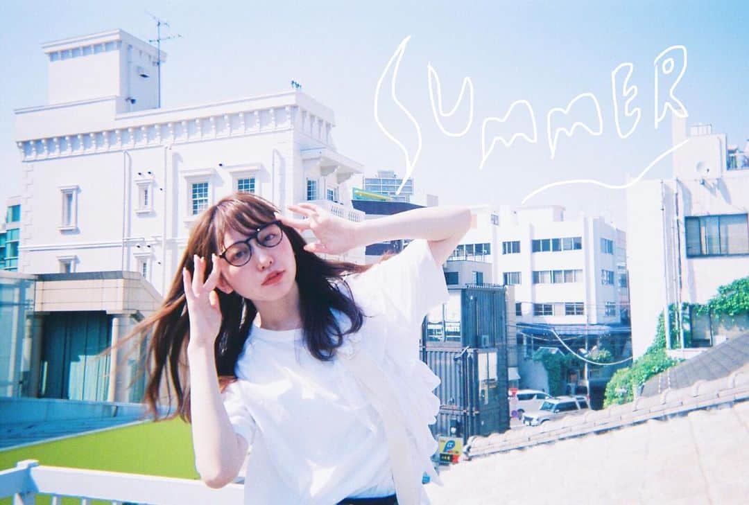 木村ミサのインスタグラム：「🍨﻿ ﻿ SNSデトックスしてみたり﻿ 旅したりして﻿ お久しぶりすぎて﻿ なにを投稿すればいいやらわからなく﻿ なりがちな今日この頃✈︎﻿ ﻿ ﻿ 考えすぎる性格なので﻿ ぐるぐる考えてしまうんだけど﻿ モーニング娘。'19さまの﻿ 人生Blues聞いてたら﻿ ほんとに救われた…こうやってわたしは生かされている…ありがとうアイドル様…﻿ ﻿ ﻿ ﻿ 夏になって溶けそうなくらい﻿ 暑いけどみなさまいかがお過ごし？﻿ ﻿ ﻿ ﻿ ﻿ ﻿ ﻿ ﻿ ＿＿＿＿＿＿＿＿＿＿＿＿＿＿＿＿＿＿﻿ #film #filmcamera #フィルム #カメラ ﻿」