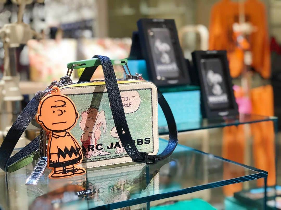 ISETAN PARK netさんのインスタグラム写真 - (ISETAN PARK netInstagram)「大人の遊び心をお届け﻿ PEANUTSと〈MARC JACOBS〉がコラボレーション。 ビンテージ風のキャラクターがスウェットやキャンバストートに！﻿ この期間をお見逃しく！！﻿ ﻿ PEANUTS × MARC JACOBS﻿ 2019.6.19 wed - 6.27 thu﻿ 伊勢丹新宿店本館２階＝センターパーク/TOKYO解放区﻿ ﻿ @marcjacobs﻿ @isetan_tokyo_kaihoku﻿ #marcjacobs #peanuts #snoopy #isetan #popupshop #isetan #shjinjuku﻿ #マークジェイコブス #ピーナッツ #スヌーピー #キャラクター #キャンバストート #スヌーピー好き #ピーナッツ好き #伊勢丹期間限定 #新宿 #伊勢丹 #新宿伊勢丹 #伊勢丹新宿店」6月20日 21時07分 - isetan_shinjuku