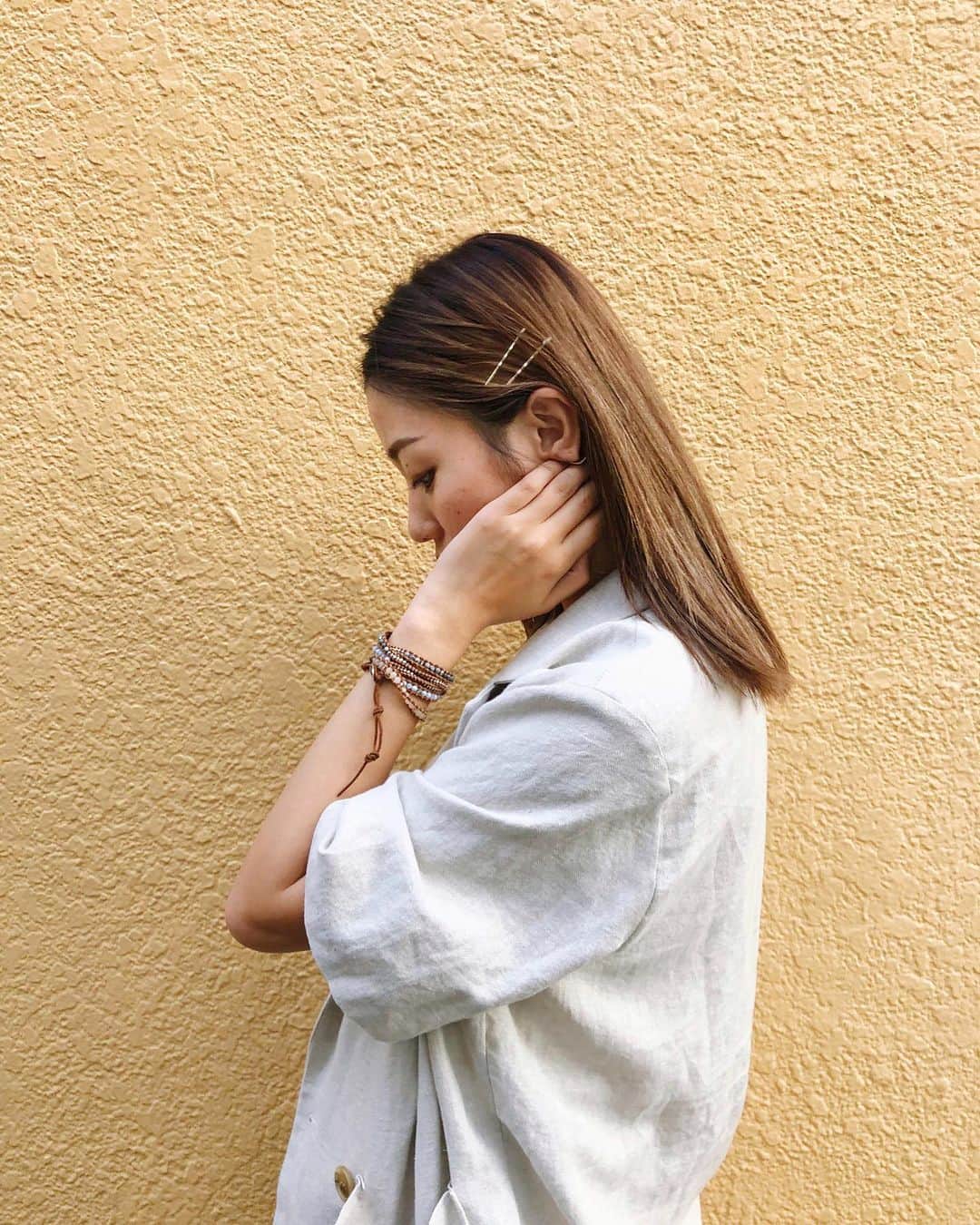 岩崎志保のインスタグラム：「🌻💛 . このジャケット肩パットついてたんだけど撫で肩だから自分で切って取ったのはここだけの話🤫 . #shihosstlye🦄」