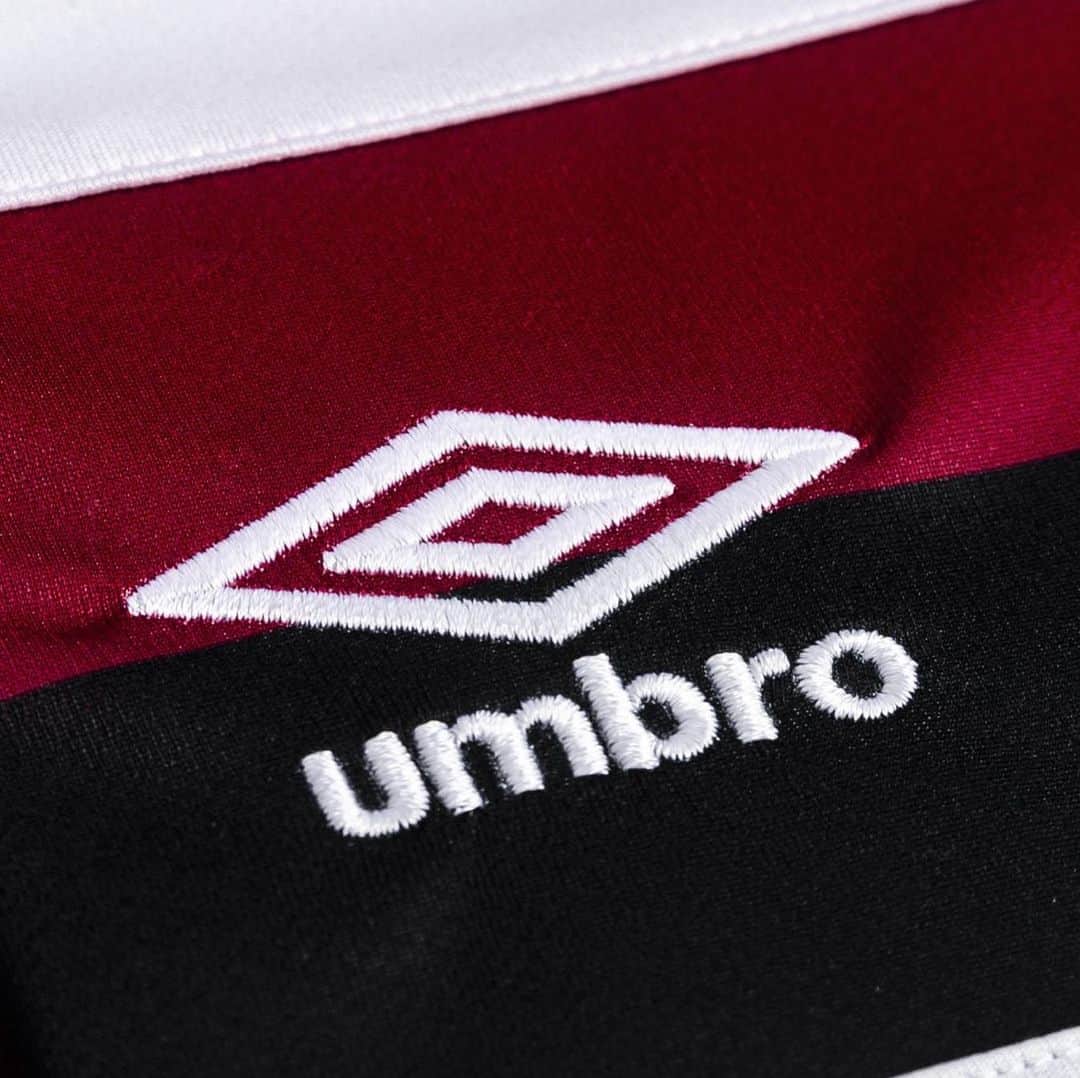 UMBROさんのインスタグラム写真 - (UMBROInstagram)「Introducing the new @1_fc_nuernberg 🇩🇪 away jersey for 2019/20. What do you think? . Check our story for more views on the details. #dielegendelebt #doublediamond #umbro #umbrokit #kitporn #kitlove #fcn」6月20日 21時24分 - umbro