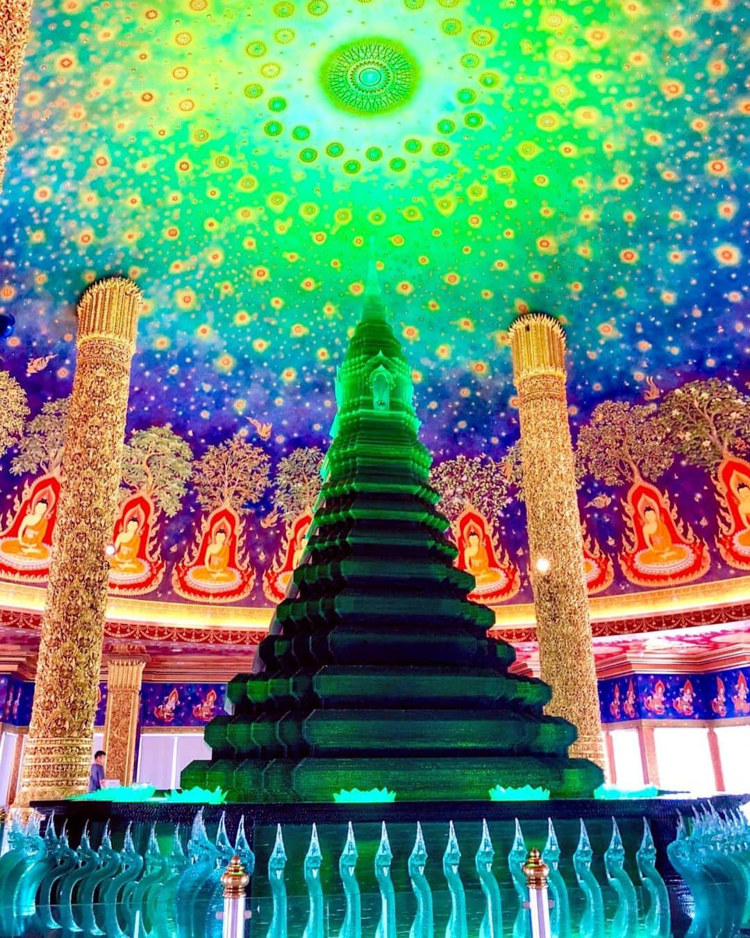 兒玉遥さんのインスタグラム写真 - (兒玉遥Instagram)「ずっと行ってみたいと思っていた、ワットパクナムに行きました。﻿ とても美しくて感動しました。﻿ タイは美しい場所が沢山あるからまた行ってみたいです！！﻿ ﻿ I went to Wat Paknam Phasicharoen that I wanted to go someday.  It was very beautiful.﻿ Thailand has many beautiful places.  I want to go there again🥰🥰﻿ ﻿ #watpaknam #ワットパクナム #タイ旅行 #バンコク #バンコク旅行 #女子旅 #タイ #thailand #bangkok #旅るっぴ」6月20日 21時24分 - haruka_kodama919