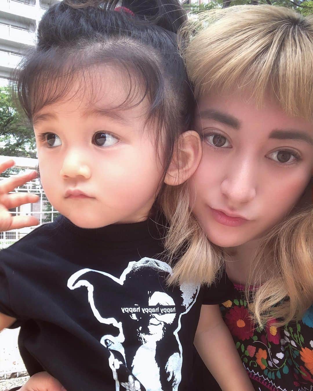 のインスタグラム：「皆さま〜👐🏼 期間限定ショップまで残り1週間となりました‼️ 6月28日(FRI)、29日(SAT)、30日(SUN)﻿ ﻿ bbb大阪で初めてになるpopup shop が﻿ 決まりました‼️ ﻿ ﻿ 限定商品として ・キッズベビーと同じデザインの大人用﻿Tシャツ ・Handpaint mini skateboard🛹 ・シルクスクリーンプリント キャンバス  その他、新作も何種類もご用意予定です😎 ﻿ 土日に数量限定で @buggylab  によるシルクスクリーンイベント も開催予定です🎨  お楽しみに〜💜 ﻿ みなさまのご来店心よりお待ちしています🙇🏻‍♀️🙇🏻‍♂️﻿ ﻿ 大阪 堀江 オレンジストリートにある﻿ @thegrounddepot  の2Fです。 📍大阪府大阪市西区南堀江１丁目１５−５」