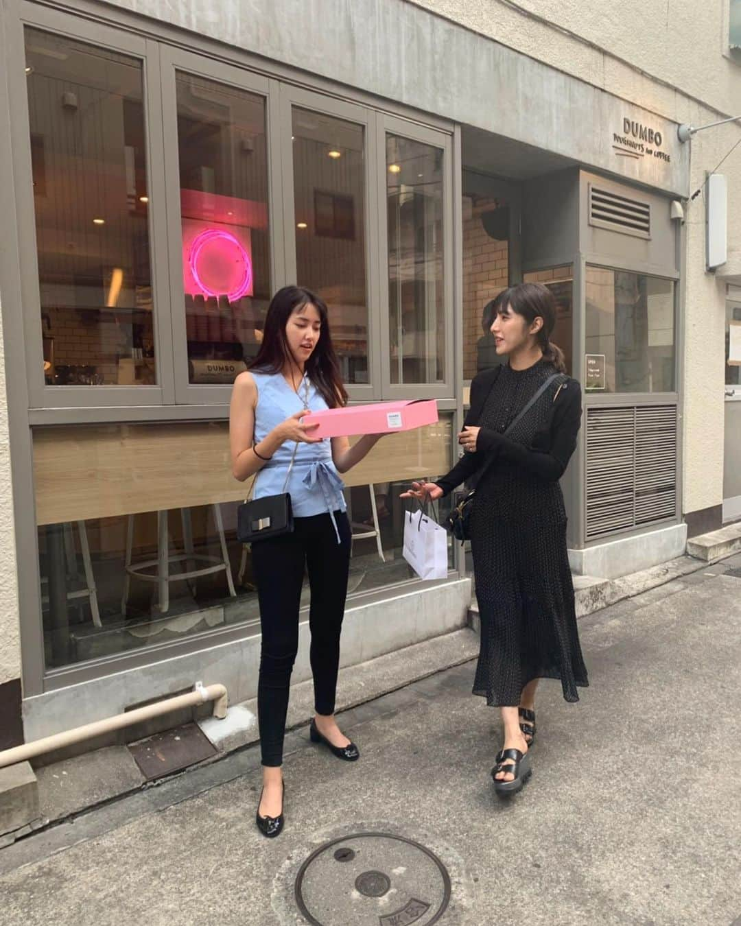 奥山春香さんのインスタグラム写真 - (奥山春香Instagram)「おろしたてのTOPS @barneysny  #dumbodoughnutsandcoffee 🍩」6月20日 21時27分 - corvetteharuka