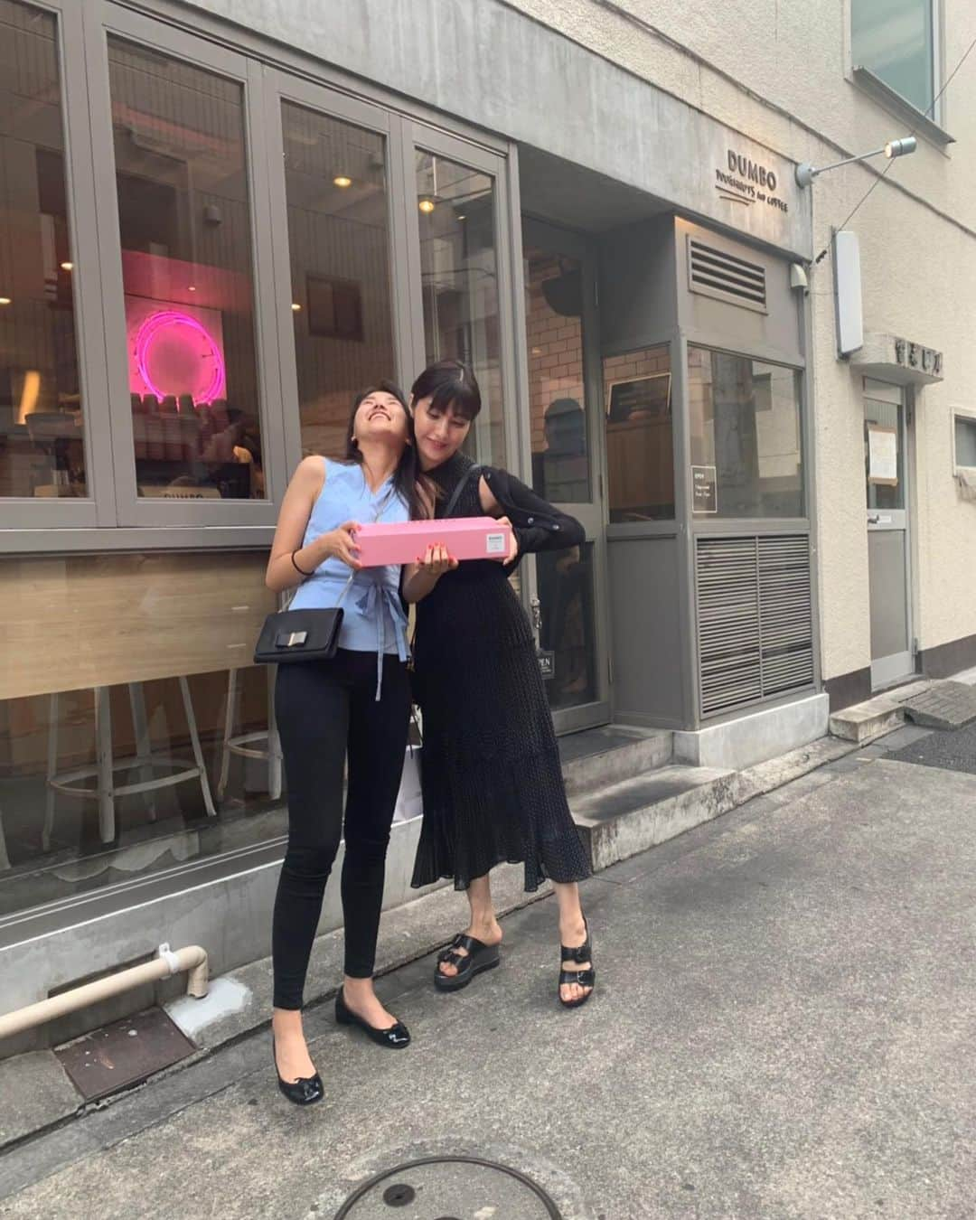 奥山春香さんのインスタグラム写真 - (奥山春香Instagram)「おろしたてのTOPS @barneysny  #dumbodoughnutsandcoffee 🍩」6月20日 21時27分 - corvetteharuka