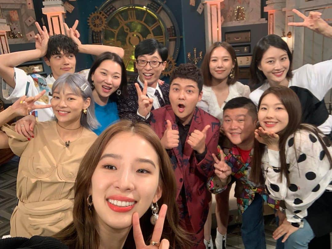 イ・ヒョニさんのインスタグラム写真 - (イ・ヒョニInstagram)「잠시 후  #kbs2 #해피투게더  #에스팀 총출동했어요🏃🏻‍♀️🏃🏻‍♂️ #본방사수 #부탁드립니다 🙏🏻 #나의또다른자아 #웃다끝난녹화 #사랑해요 #장윤주송해나아이린김진경정혁 💕」6月20日 21時27分 - lee.hyunyi