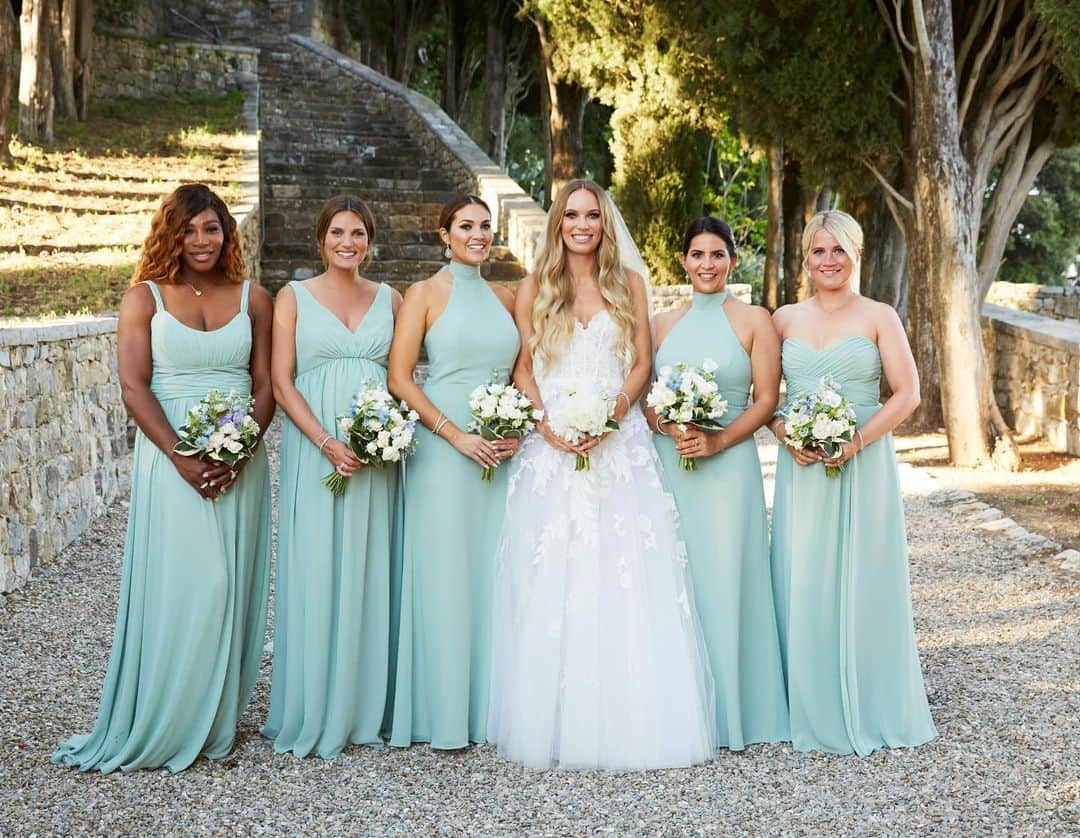 CarolineWozniackiさんのインスタグラム写真 - (CarolineWozniackiInstagram)「So thankful to have these incredible women in my life! They have been with me thru life and I am so excited to see where the next adventures takes us! ❤️ #bridesmaids 📸 @paulwhitephoto」6月20日 21時28分 - carowozniacki