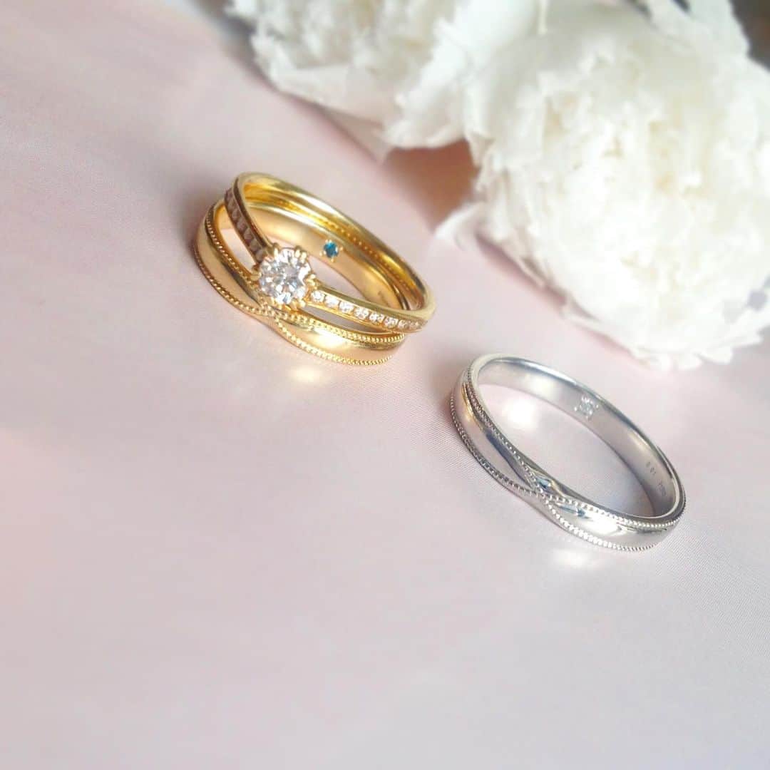JUPITERさんのインスタグラム写真 - (JUPITERInstagram)「永遠の愛、無限の愛への願いを込めたリング。 . 交差しながら途切れない一周のミルが、インフィニティマークを描くデザインです。 . リング内側に、ダイヤモンド又はカラーストーンからお好みの石をセッティングいたします。 . #engagemenring#marriagering#ring#k18#platinum#blidal#marriage#wedding#instfashion#instjewelry#fashion#jewelry#JUPITER#DAIKANYAMA#tokyo#エンゲージリング#マリッジリング#結婚#ブライダル#ジュエリー#ファッション#ジュピター#代官山#東京」6月20日 21時28分 - jupiterjewelry_official