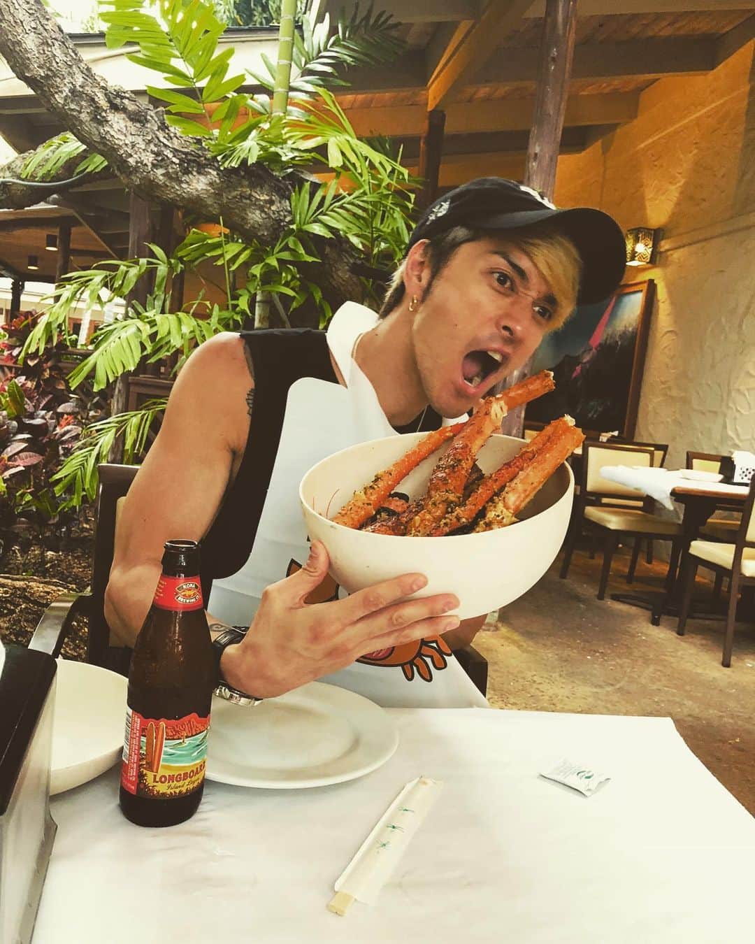 松尾光次さんのインスタグラム写真 - (松尾光次Instagram)「そういえば、ハワイで行ってみたかったKarai Crabに行ったんだけど。 テラス席、蚊がやばくて滞在20分。 店内がおススメ。」6月20日 21時31分 - koji_swanky_dank