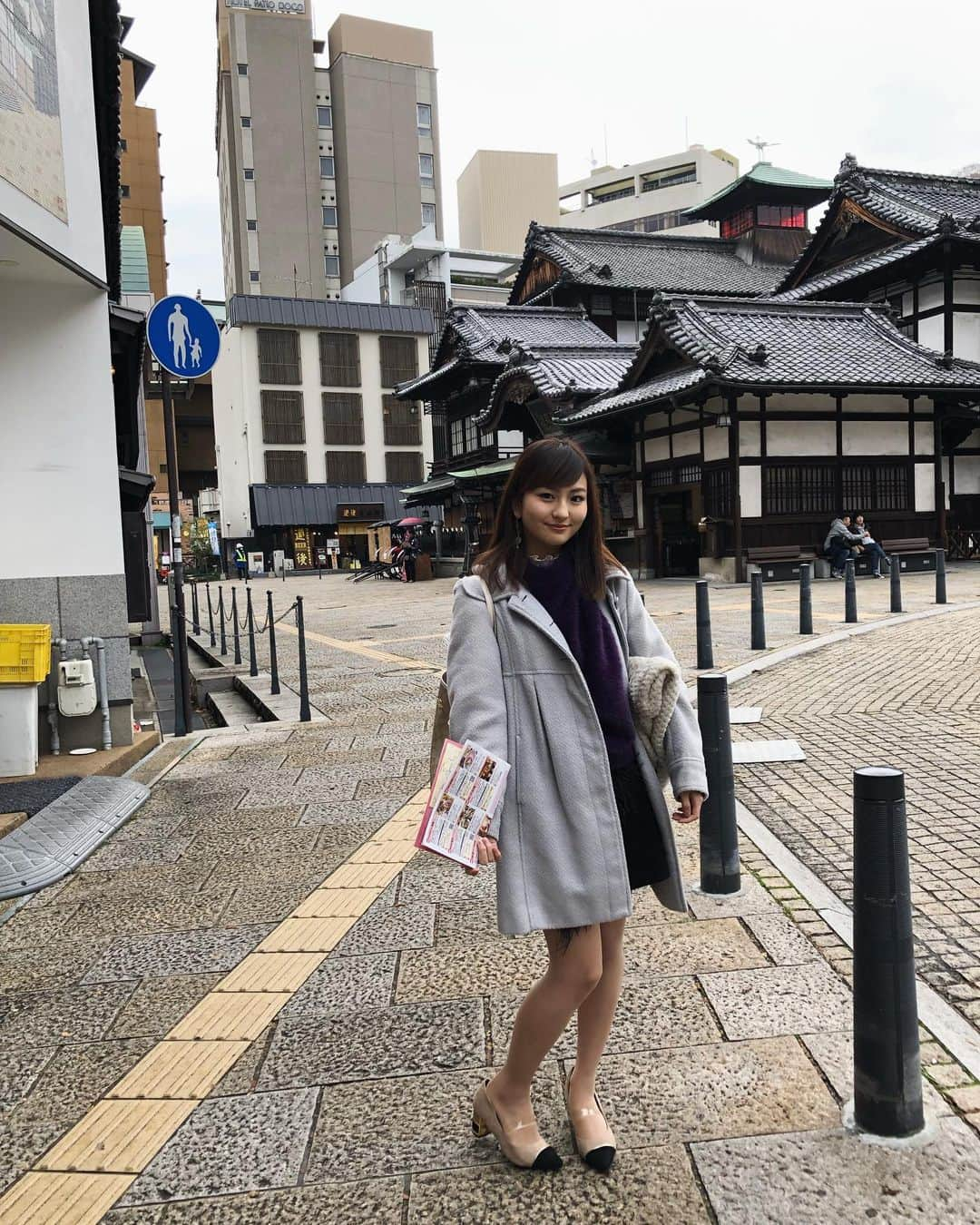 今川あかりさんのインスタグラム写真 - (今川あかりInstagram)「こんばんは✨今川あかりです。 2019Miss SAKE Ehimeに昨年12月に選んでいただいてからちょうど半年が経ちました。 愛媛大会でグランプリをいただけたときの驚きと喜びを、今でもはっきり覚えています。 これまで日本酒や日本文化を通して、出会ったさまざまな方とのご縁はとても素晴らしいものばかりでした。 今後も活動をしていく上で、多くの方とお会いできればと思っています。 写真は愛媛大会の当日と次の日に道後温泉の近くを散策したときのものです。 まだまだ日本酒についても学び、お伝えしていけるよう頑張ります。 応援よろしくお願いいたします😌💐」6月20日 21時46分 - akaringo_0221