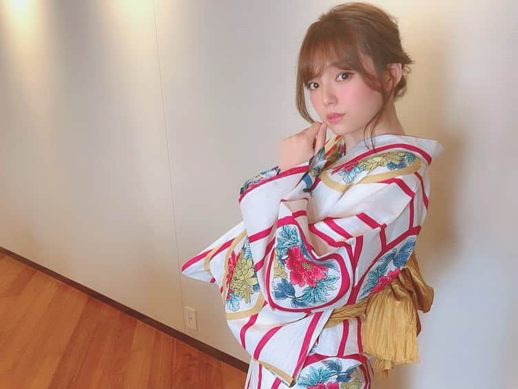 篠崎愛さんのインスタグラム写真 - (篠崎愛Instagram)「今年初浴衣💕」6月20日 21時48分 - shinopp._.ai