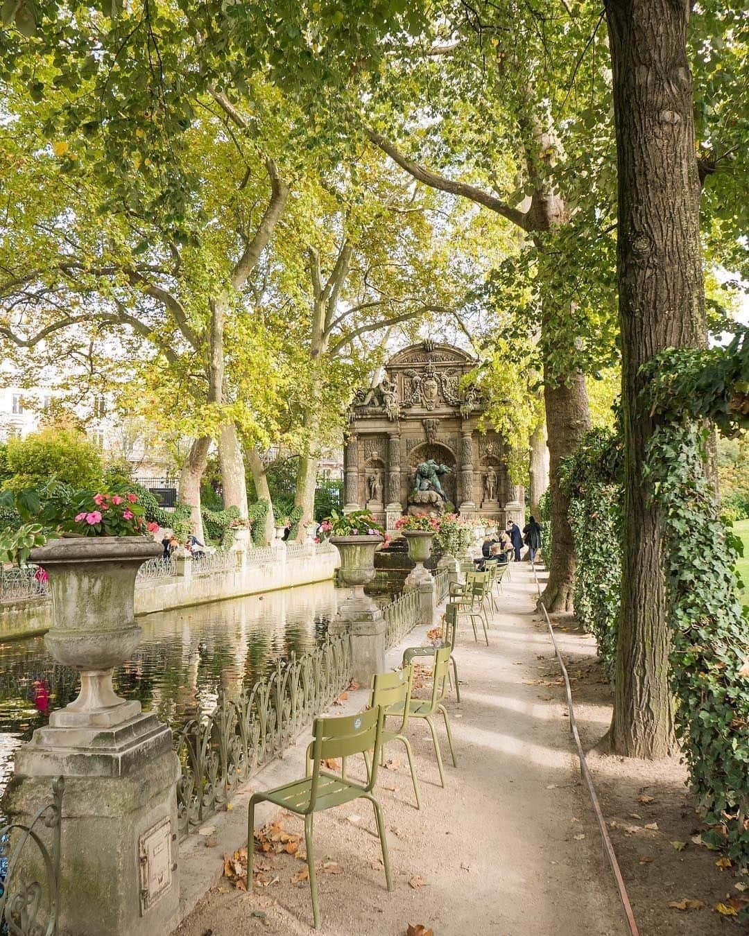 My Little Parisさんのインスタグラム写真 - (My Little ParisInstagram)「Un parc qui attend l’été, comme nous. ⠀ 🇬🇧 : A park that waits for summer, just as we do. ⠀ ( 📸 @theparisofficiant)」6月20日 21時58分 - mylittleparis