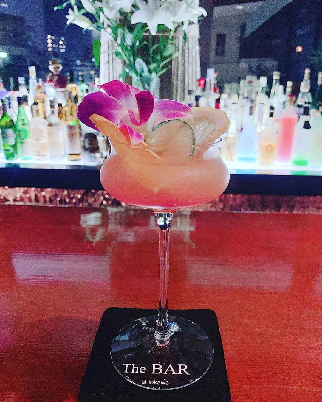 谷麻由里さんのインスタグラム写真 - (谷麻由里Instagram)「おまかせで作って頂いたカクテル🍸 シークワーサーがベースだそう♪  #カクテル #お酒 #沖縄 #旅行 #BAR #バー #夜 #酒 #オシャレ #おしゃれカフェ #カフェ #沖縄旅行」6月20日 22時03分 - mayusamatokeiyaku