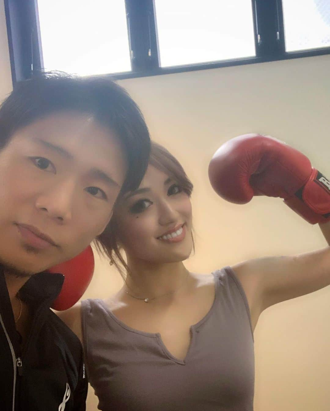 五月千和加さんのインスタグラム写真 - (五月千和加Instagram)「. 今日もトレーニング🥊✨ ボクシング楽しいの！ . @satoru_nariai @traininglabo_ginza . . #training #gym #boxing #iral #abercrombie #abercrombieandfitch #muscle #bodymake #トレーニング #ジム #ボクシング #美ボディ #美ボディ作り #アバクロ #筋肉 #腹筋 #トレーニングウェア #ヨガウェア #trainingwear #brunette #ashhair #アッシュヘア #ヘアカラー #筋肉美 #銀座健康倶楽部」6月20日 22時06分 - satsuki_senwaka