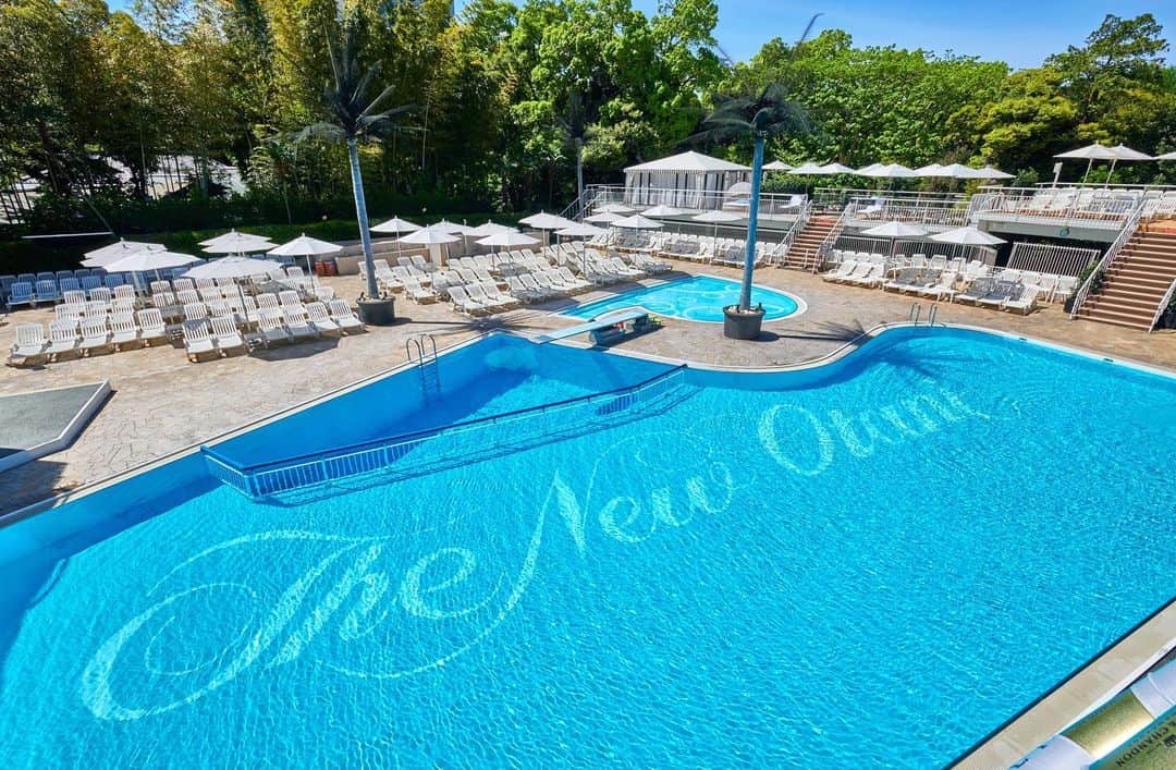ホテル ニューオータニさんのインスタグラム写真 - (ホテル ニューオータニInstagram)「【GARDEN POOL(7/6〜)】 プールと言えば、ホテルニューオータニ！都心にありながら緑に囲まれたリゾート空間で、最高の夏の想い出を。  Hotel New Otani Tokyo's Garden Pool will be open for the summer season from July 6th. The surrounding greenery makes the pool just like a tropical oasis! #ガーデンプール #ホテルプール #プール #屋外プール #リゾート #リゾート空間 #夏 #サマー #赤坂 #ホテルニューオータニ #gardenpool #pool #outdoorpool #hotelpool #greenery #luxurypool #oasis #luxurystay #akasaka #tokyo #thepreferredlife @hotelnewotanitokyo」6月20日 22時08分 - hotelnewotanitokyo