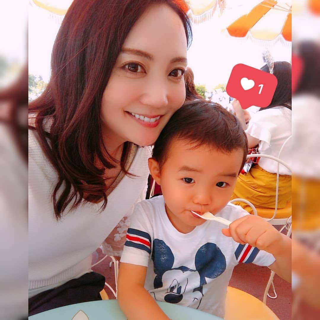 のインスタグラム：「丸2日間お休みをいただいて、夢の国2daysしてきました♥️ランド→ディズニーランドホテルに宿泊→シーと、2日間ディズニーを堪能できて幸せ過ぎました✨20代の頃は本当によく行っていましたが、今回は久しぶりで💦何ヵ月も前から計画を立てていたのでワクワクでした😊甥っ子はもちろんディズニーに夢中でしたが、ランチタイムはトーマスにも夢中で、、忙しいですね😂何とも可愛過ぎました😂本当に楽し過ぎて書ききれないです❗️感無量♥️またすぐ行きたいな✨ #ディズニー #ディズニーランド #ディズニーシー #ディズニーランドホテル #甥っ子 #2歳男の子 #初東京旅行 で #初ディズニーランド だった子供時代 #あれから約30年 #今は1人で東京在住 #tokyodisneyland #ディズニーランドと同い年 #disney36th #今回も #母と行けてよかった #tokyodisneysea #2days #tokyodisneylandhotel #nephew #aunt #東京ディズニーランド #東京ディズニーシー #ディズニー七夕」