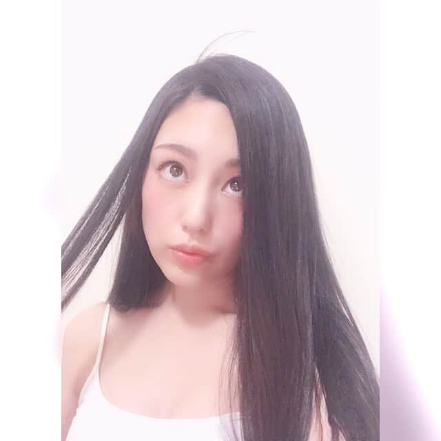 早瀬英里奈さんのインスタグラム写真 - (早瀬英里奈Instagram)「最近…反抗期な前髪💫 ・ ・ ・ #反抗期 な #前髪 #黒髪 #ロングヘア #髪伸びた #これからの季節 #暑いよね #部屋着は もうすっかり #夏 #早瀬英里奈  #erinahayase」6月20日 22時18分 - erina.hayase