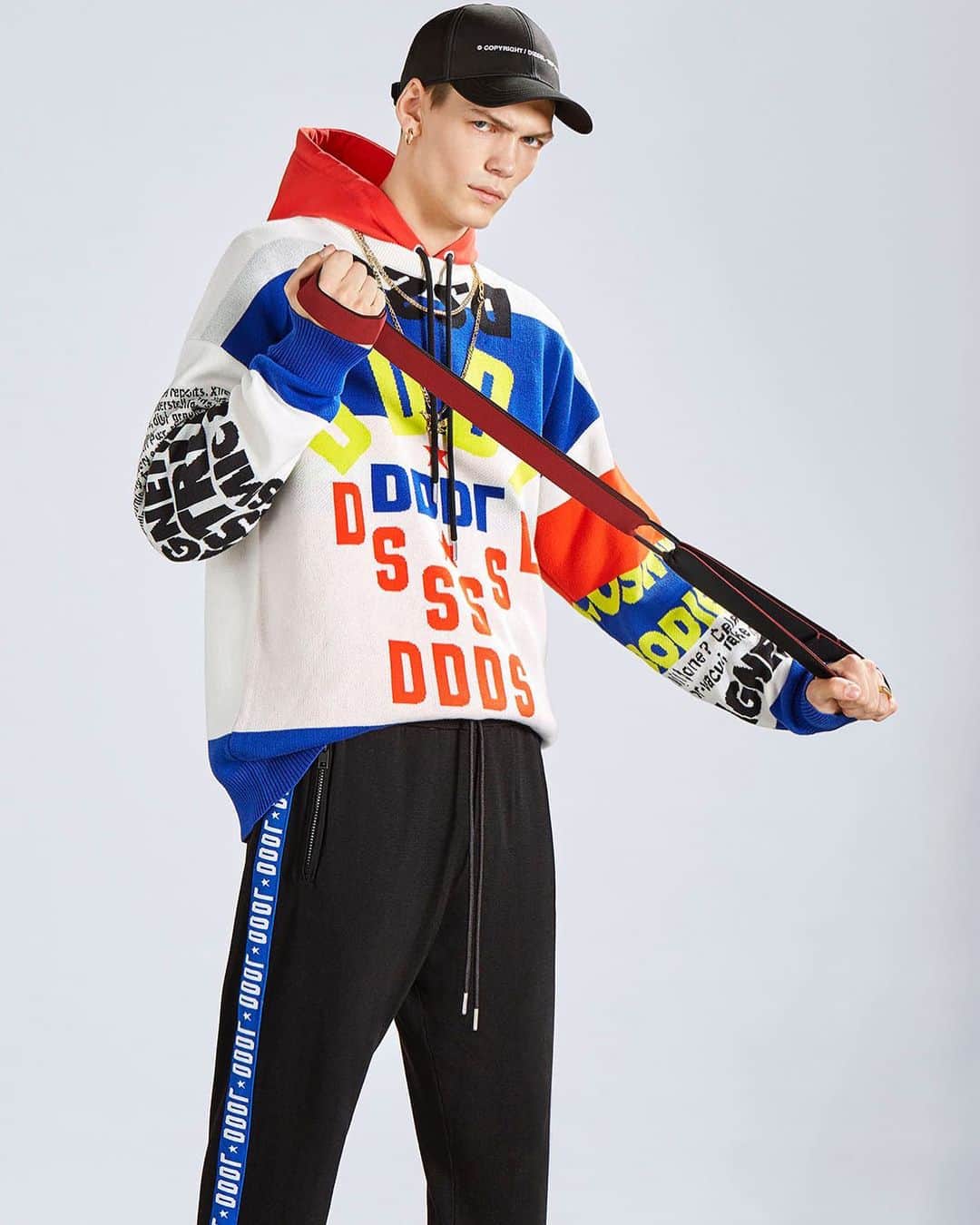 ディーゼルのインスタグラム：「Modern uniforms translated in the true Diesel spirit. PreFall19 Drop at diesel.com. . . by @angela_improta_official with @hugh_burry Styling by @alessiafagioligaleone #prefall19 #forsuccessfulliving」