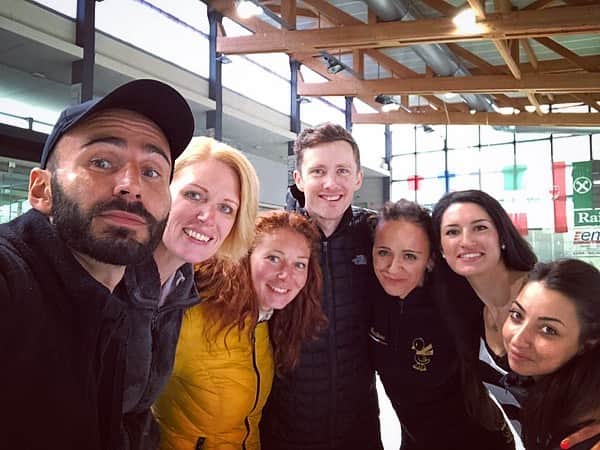 ジェレミー・アボットのインスタグラム：「I’ve finished the first leg of my European summer in Egna and Bolzano, Italy. I am so grateful to this team and all the skaters who allowed me to work with them and do what I love most in the world. Thank you for a beautiful time. I could not have asked for a better way to start this two months.  11 days down 47 more to go! Let the next adventure begin! 🇮🇹🔜🇫🇷 Ciao belli, mi manchi già! 😘」