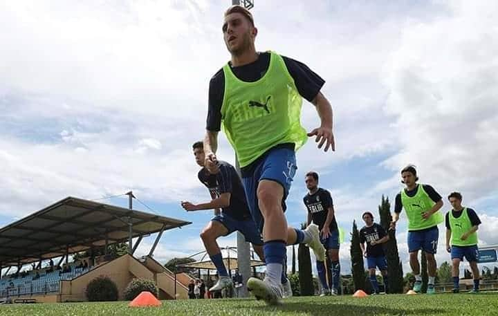 サッカーイタリア代表さんのインスタグラム写真 - (サッカーイタリア代表Instagram)「#Nazionale Universitaria🇮🇹 Iniziata la preparazione per le Universiadi. 🗣️ #Arrigoni: “Chi è qui è perché ci crede” . Venti calciatori in raduno a Roma fino a martedì 25. Il 29 partenza per Salerno, dove gli Azzurri debutteranno il 2 luglio contro il Messico . . #VivoAzzurro」6月20日 22時30分 - azzurri