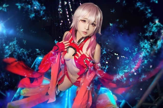 千尋のインスタグラム：「集 拜託了 請使用我吧  久違的女神祈/// Shu... please use my power  my goddess Inori////」