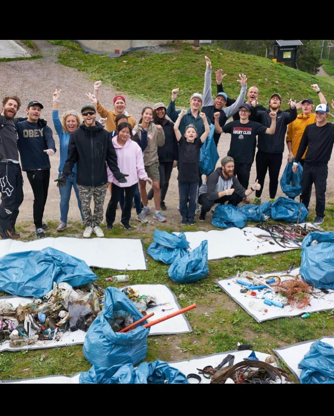 ステール・サンドベックさんのインスタグラム写真 - (ステール・サンドベックInstagram)「We did a trash clean up in our local snowpark to keep our favourite place fresh and clean🙌🏻🌍⛄️ I challenge you all to pick up 5 or more pieces of trash wherever you are today👊🏼 KEEP IT CLEAN🌍⛄️🌴🌊🌞🌸#pantforpudder」6月20日 22時38分 - stalesandbech