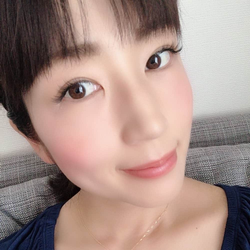 庄司ゆうこさんのインスタグラム写真 - (庄司ゆうこInstagram)「今日はスクール生のマナー研修&スクール生レッスンに参加してきました🤗✨久しぶりにもっちーのレッスン受けて気持ちよかった✨ 私はヨガ教えるのも好きだけど、受ける方がもっと好き。笑 最近暇があればお客様に紛れてレッスン受けてるよー笑笑 他のヨガスタジオもたまにお客のふりして行くけど、すぐに庄司さんですよね？ってバレてしまい気まずくなる、、😂 なので自分のスタジオで堂々と受けるのが一番だけど、インストラクター的には私がいるとやりにくいだろうなぁと🤣笑 そしてえりかちゃんにまつエクしてもらったよぉ💕2ヶ月もつからホント楽‼️夜はちあきちゃん、あいちゃん、よしこちゃんと和食ディナー✨スタジオの近くで新しいお店開拓出来た^_^また行きたいな🤗 #ポジティブスターヨガ#インストラクター養成講座#ヨガインストラクター#マナー研修#出産祝い#ベビー服#ありがとう#まつげエクステ#まつエク#復活#食事会#恵比寿ディナー」6月20日 22時41分 - yuko.shoji