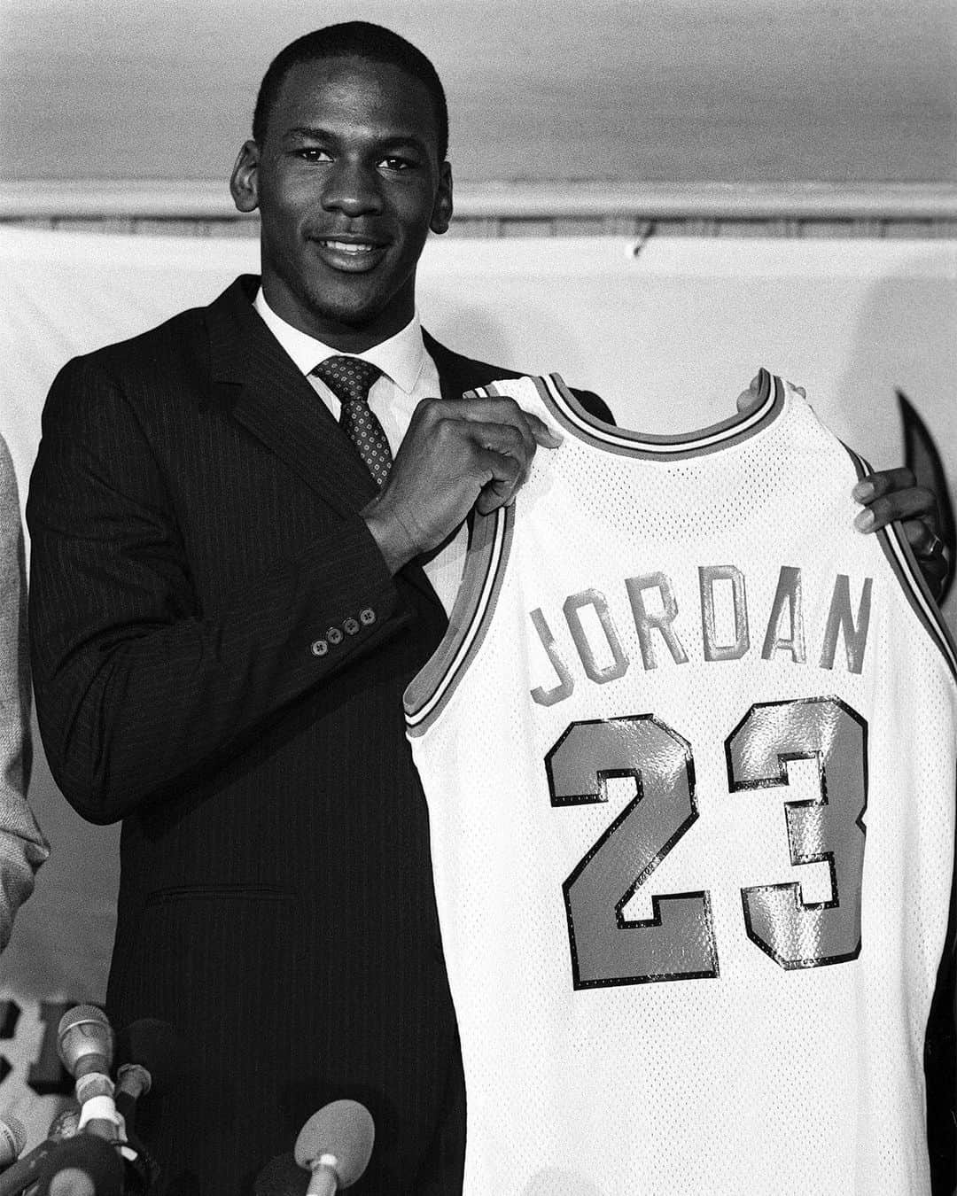 GQさんのインスタグラム写真 - (GQInstagram)「#YourMorningShot: A collection of classic #NBADraft fits, featuring @kingjames, @carmeloanthony, @jharden13, @stephencurry30, & more.」6月20日 22時41分 - gq