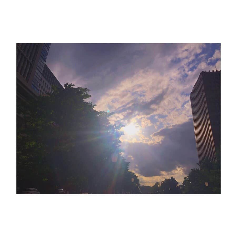 阿井莉沙さんのインスタグラム写真 - (阿井莉沙Instagram)「夕日が素敵でした🌇✨ #suset＃夕日#今日という日を大切にしよう🌞#夕日#綺麗☺︎」6月20日 22時46分 - ai_risa910