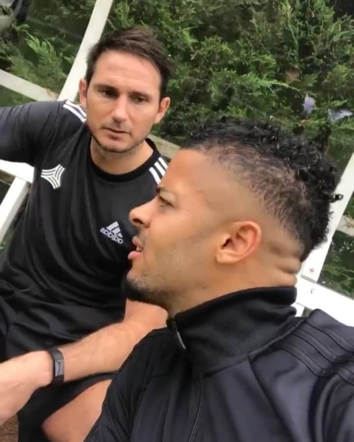 F2Freestylersのインスタグラム：「😂😩😭😂 Lampard is a complete savage.... . Happy birthday to Chelsea legend, @franklampard 🎉 #CFC #Chelsea #ManCity #NewYork」