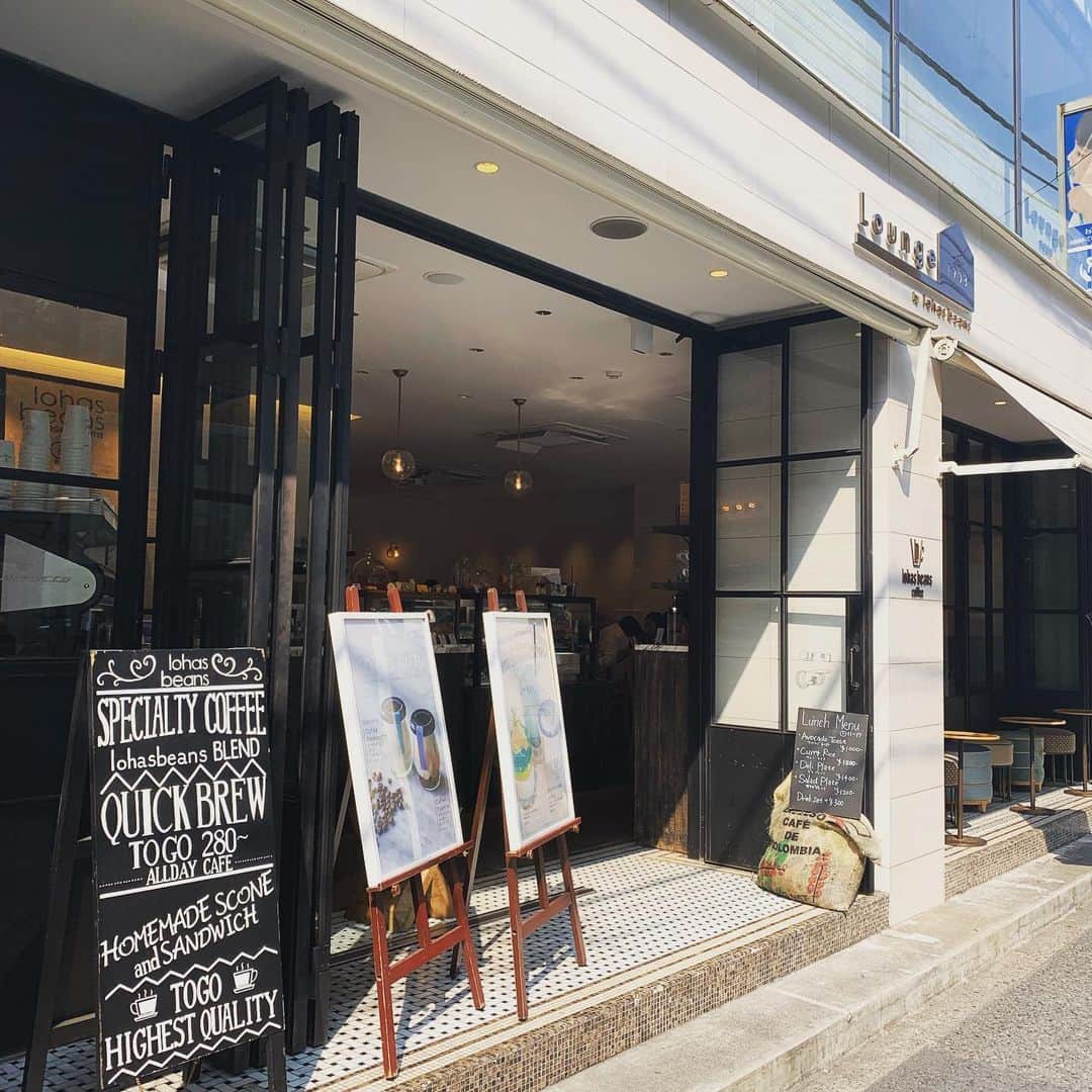 榎本温子さんのインスタグラム写真 - (榎本温子Instagram)「いつのまにか大人気店になっていました。表参道のカフェ。アボカドトーストがなんか甘いと思ったらマーマレード塗ってあった😍めちゃくちゃ合う🤭 #表参道カフェ #omotesandocafe #tokyocafe #cafestagram」6月20日 22時59分 - atsuko_bewe