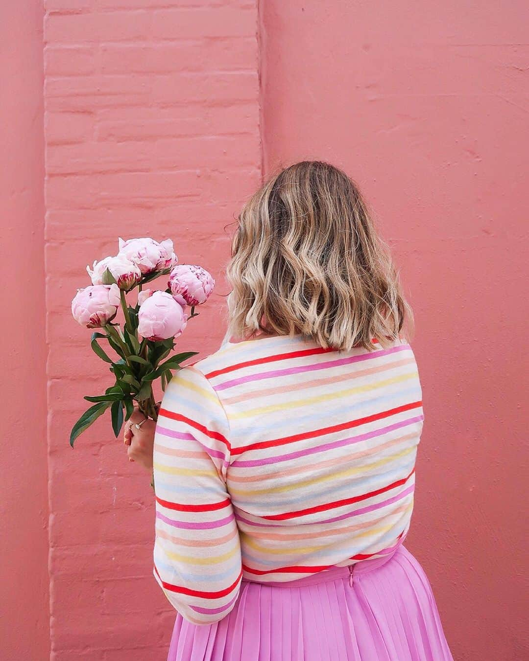 ジェイクルーさんのインスタグラム写真 - (ジェイクルーInstagram)「#nationalstripesday has gone global! @hannahfgale shows us how she’s celebrating our favorite made-up holiday in the UK tomorrow...Have you picked your outfit yet?」6月20日 23時01分 - jcrew