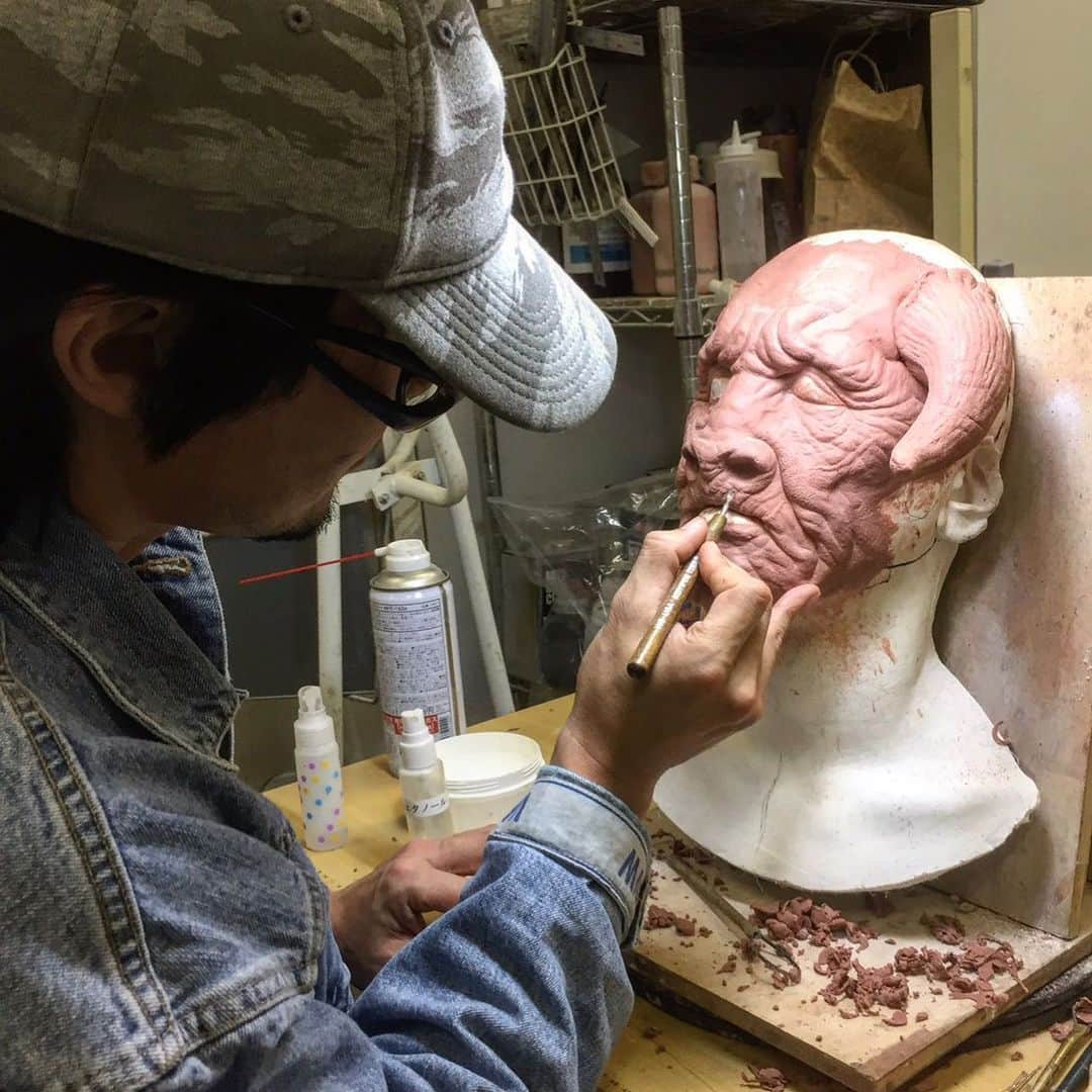 Amazing JIROさんのインスタグラム写真 - (Amazing JIROInstagram)「Artwork that I created during makeup demonstration at my school, Amazing School JUR @amazing.school.jur  Every year, we have a course where we teach about character makeup. We teach every step from design creation, sculpture, to makeup.  Since I don’t have enough time to create SFX artwork from beginning to end recently, this class hour is becoming precious.  SFX Makeup : #amazing_jiro  #amazingschooljur #specialeffectsmakeup #specialeffects #sfx #sfxmakeup #sculpture #clay #makeup #characterdesign  #charactermakeup #creativemakeup #creature #character #makeupart #art #paint #demonstration #特殊メイク #デザイン #彫刻 #メイク #キャラクター #アート #ペイント #kryolan #ppiproducts #ppi #skinillustrator」6月20日 23時13分 - amazing_jiro