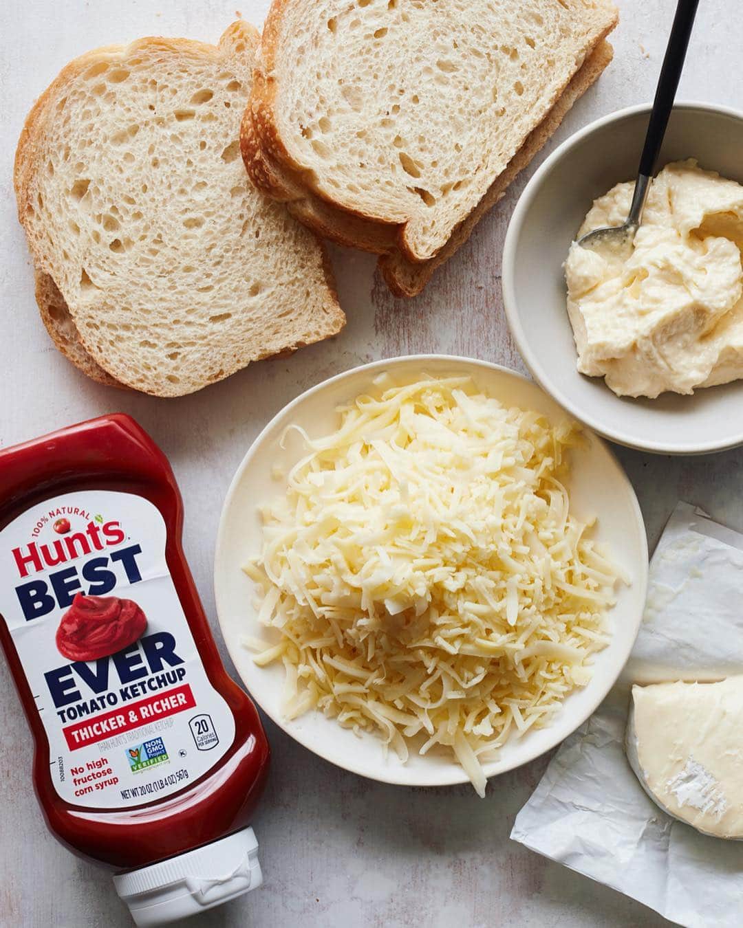 Gaby Dalkinさんのインスタグラム写真 - (Gaby DalkinInstagram)「Oh man… it’s happening. The most perfect grilled cheese is up on the blog and it’s truly an art form. A few keys to the perfect grilled cheese sandwich - 1: you need plenty of my favorite Hunt’s Best Ever Ketchup from @huntstomatoes for dipping, 2: you need ALL THE CHEESE, and 3: it’s all about that crispy coated bread!! If you’re a grilled cheese fanatic like me, you’re not going to want to miss this one. #ad RECIPE IS ON THE BLOG」6月21日 10時10分 - whatsgabycookin