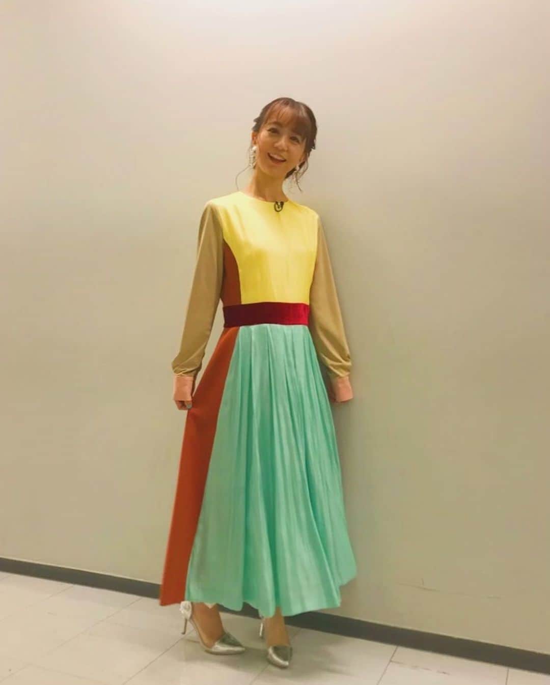 大瀧彩乃さんのインスタグラム写真 - (大瀧彩乃Instagram)「・ 153cmの萌ちゃんは最近ロング丈をよく着てくれています👗（あと緑率高い💚） 小柄な女性でもバランスさえ間違わなければロング丈も綺麗に着こなせます。 足首はしっかり見せて抜け感を👋  #153cmコーデ #stylingbyme」6月21日 8時48分 - _ayanootaki_