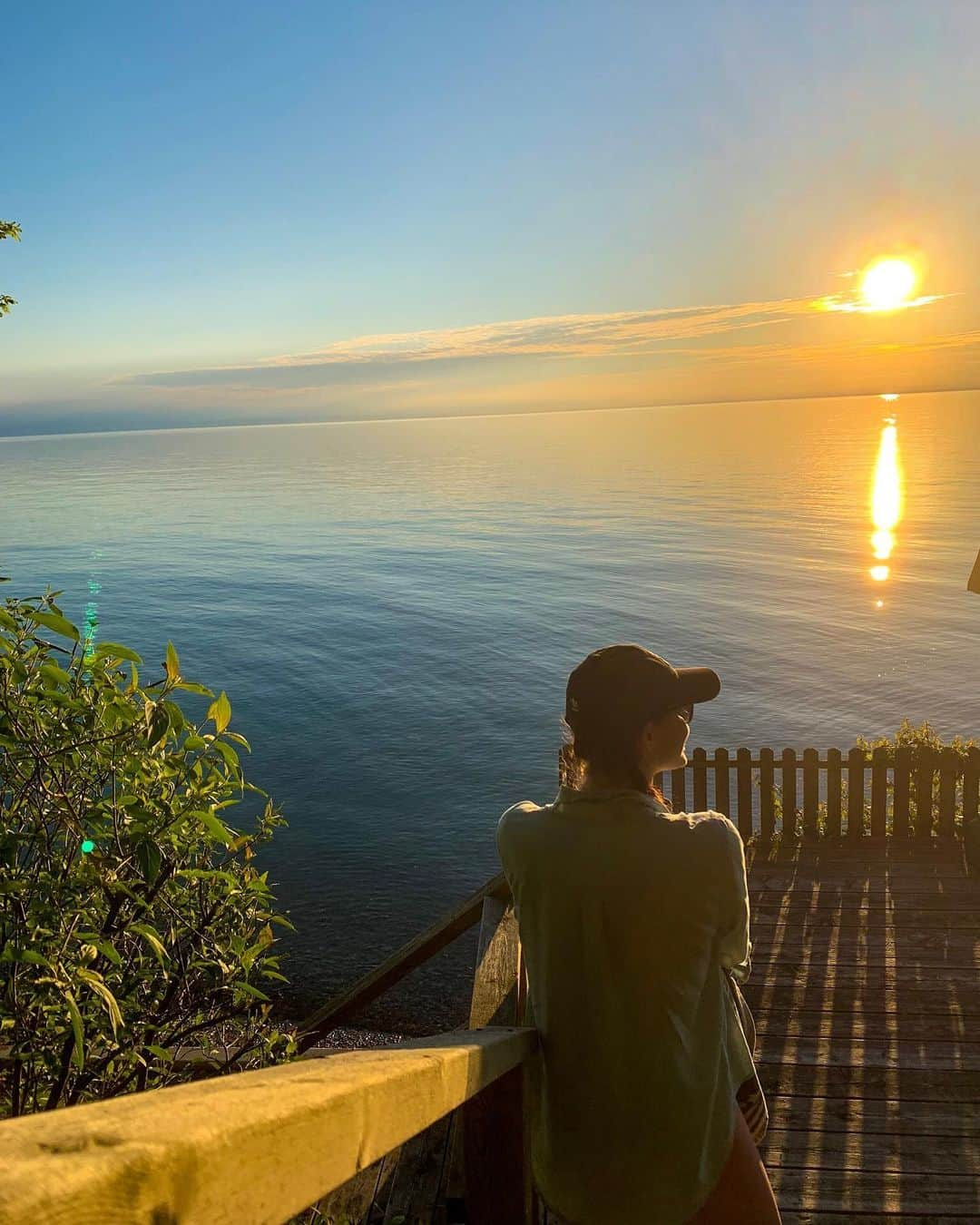 テッサ・ヴァーチュさんのインスタグラム写真 - (テッサ・ヴァーチュInstagram)「☀️ Sunrise, sunset Sunrise, sunset Swiftly flow the days  Seedlings turn overnight to sunflowers Blossoming even as we gaze」6月21日 8時52分 - tessavirtue17