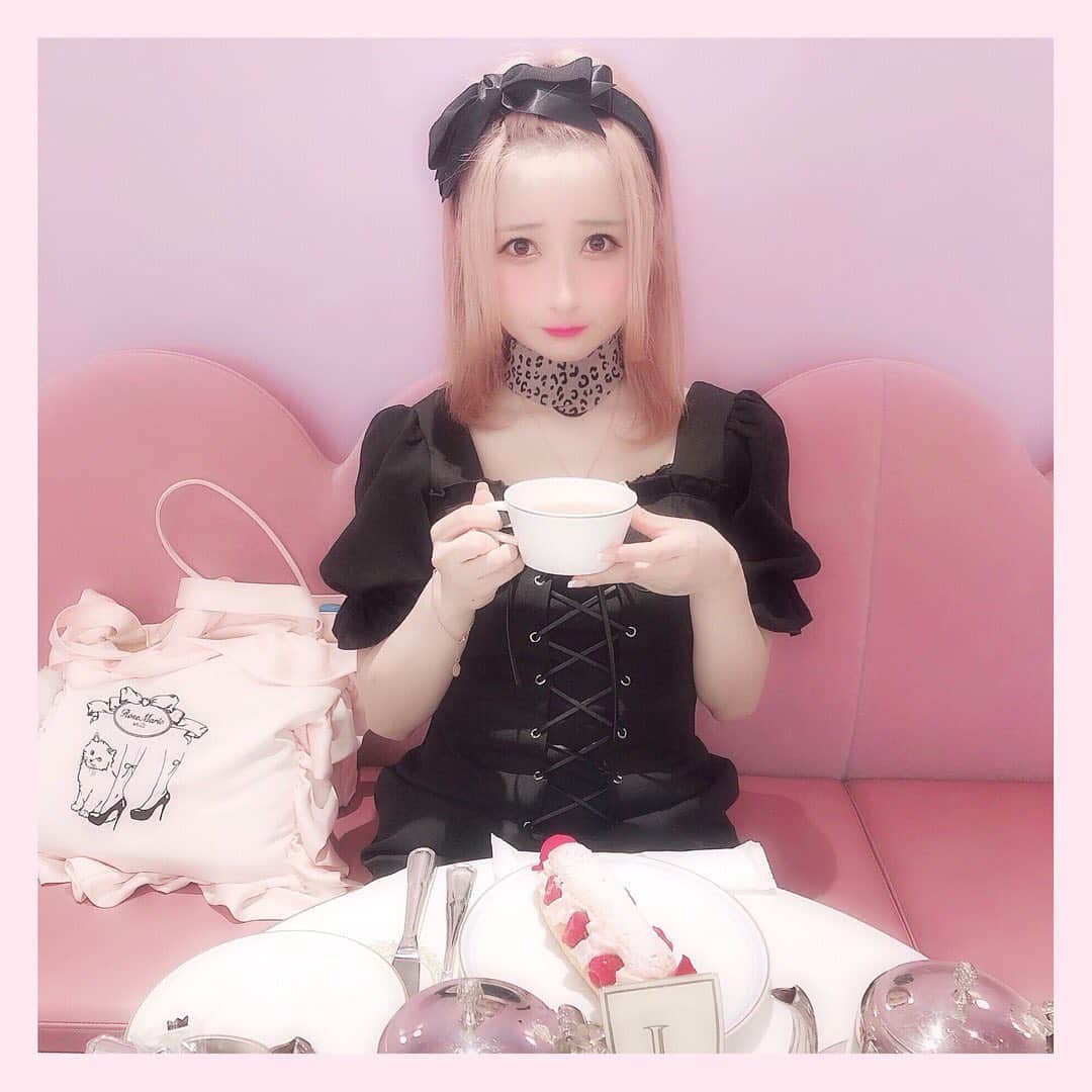 胡桃兎愛のインスタグラム：「ケーキもお店も全部全部可愛かった💋💕 久々のおでこ🧸 #kurumimeguri」