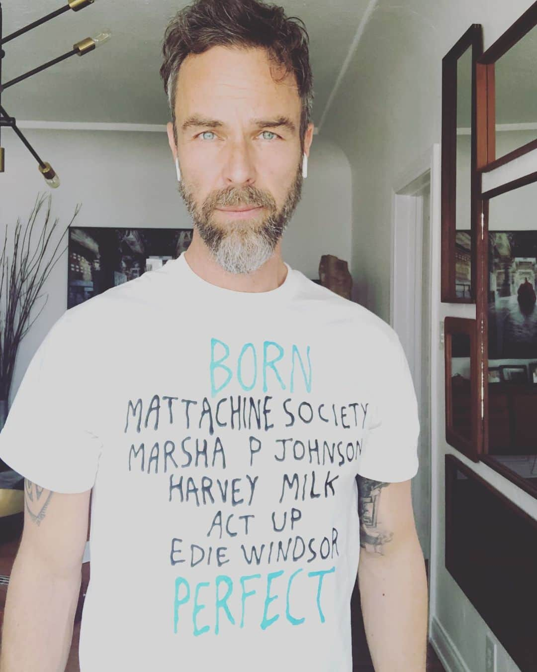 JR・ボーンさんのインスタグラム写真 - (JR・ボーンInstagram)「I’d like EVERY child to know they are born perfect. For pride this year I’m supporting Born Perfect (@bornperfect) the national campaign to protect LGBTQ youth from conversion therapy. T-shirt’s available in store only @thevillageden  ALL PROCEEDS go to @bornperfect - Nearly 700K people in the US have been through conversion therapy. - Conversion therapy has been denounced by every leading mental health and medical organization. - Medical experts warn: Conversion therapy is harmful and ineffective. - Family acceptance of LGBTQ youth strongly supports their health and well being. - LGBTQ youth are now protected from conversion therapy in 18 states and counting.」6月21日 9時23分 - jrbourne1111