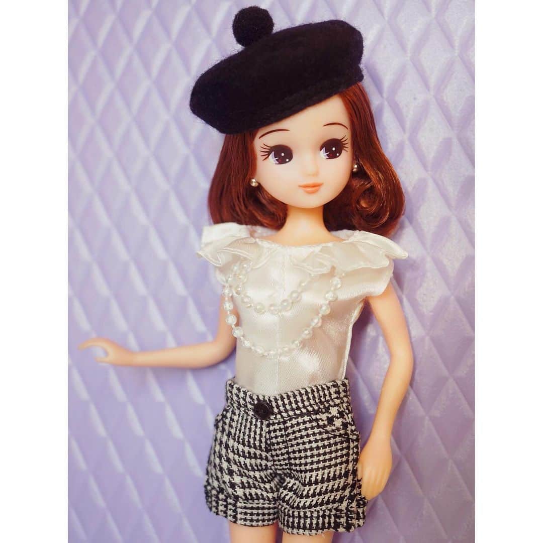 リカちゃんさんのインスタグラム写真 - (リカちゃんInstagram)「When wearing a #beret , it looks fashionable if you match its color with your clothes ♪ 秋冬ファッションのイメージが強い #ベレー帽 ♪ 実はこの季節にも大活躍のアイテムなの♡ お洋服の色味とあわせれば、こなれ感が出てオシャレ度がアップするよ☆ 試してみてね♪ #リカちゃん #fashion #ootd #hairstyle #licca #liccadoll #japanesedoll #japan #girl #instadaily #instagood #instagramjapan #instagram」6月21日 9時28分 - bonjour_licca