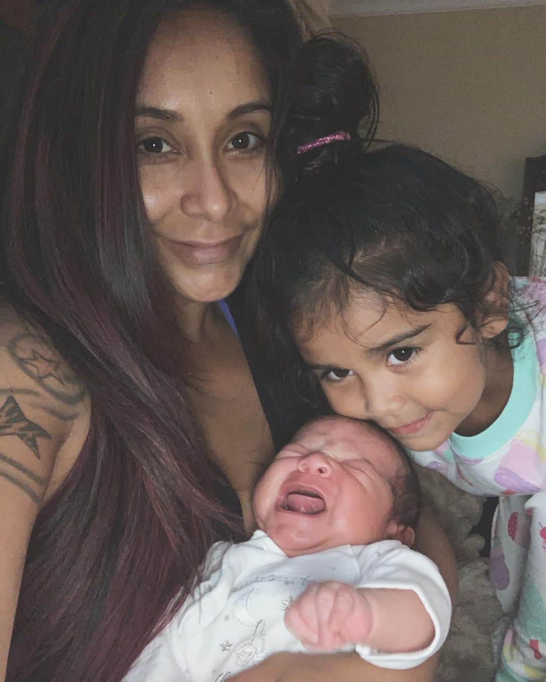 ニコール・ ポリッツィのインスタグラム：「Somebody wasn’t feeling girls night 🤷🏽‍♀️👶🏽」