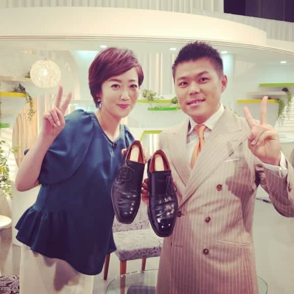 のインスタグラム：「明日の「池尻和佳子のトコワカ」ゲストはトータルコーディネーター下川浩平さんです‼️‼️ オーダーメイドでスーツ作ってみませんか？  一人ひとりに合った色、デザインを教えてもらえます🤗✨ 靴磨きまでやってくださるそうですよ❇️ 詳しくは、明日の朝5時20分～、ご覧くださいm(._.)m」