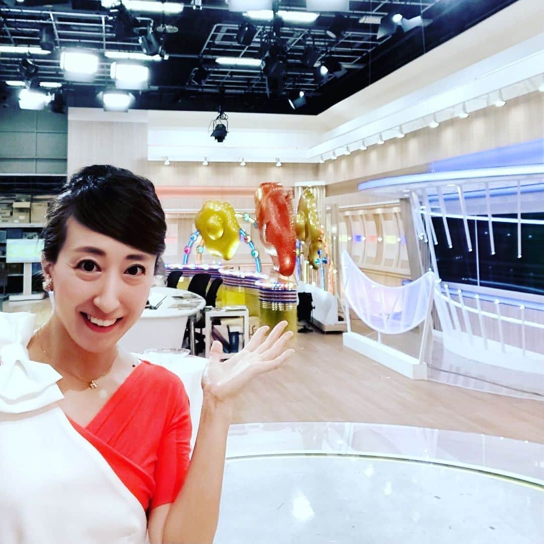 小川薫さんのインスタグラム写真 - (小川薫Instagram)「今日このあと13時からNHK「ごごナマおいしい金曜日」に小川薫が出演します😊まだヘアメイク前でいまからリハーサルです。 スタジオから生放送で夏向きの麺料理やタレをご紹介します。全国放送です‼︎13時から皆さんぜひご覧くださいね🍀 番組へFAXもお待ちしてまーす💌  #salondeclover  #サロンドクローバー #小川薫 #おもてなし #おもてなし料理教室 #料理教室 #料理研究家 #テーブルコーディネート #テーブルコーディネーター  #大阪料理教室 #cookingclass  #tablesetting  #堀江 #堀江公園 #tablecoordinate #パーティーフード #おもてなし料理 #和食 #和食レッスン #おもてなし和食  #春の和食  #和食レッスン #nhk #ごごナマ #ごごナマおいしい金曜日 #ごごナマ金曜日」6月21日 9時36分 - salondeclover