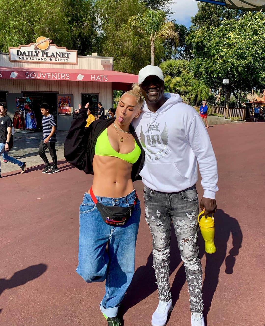 ベロニカ・ベガさんのインスタグラム写真 - (ベロニカ・ベガInstagram)「Bumped into an African King in Cali. 💁🏼‍♀️😝 One of the first ppl to ever share their stage with me... took me all the way to Kenya & let me do me for 20k ppl... forever grateful.」6月21日 9時37分 - veronicavega