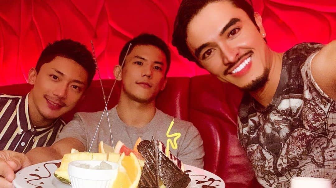 Jakeのインスタグラム：「Happy birthday to me:) Thank u guys💓 #thanku #happy #goodvibes」