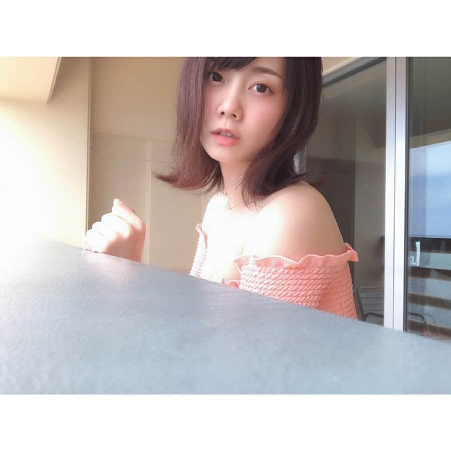 小川あゆ美さんのインスタグラム写真 - (小川あゆ美Instagram)「. おはよう☀ ホテルの目の前が海〜🏖！！ 水着着てそのまま出かけます♪* . . . . . #沖縄旅行 #恩納村 #海水浴 #水着 #オフショルビキニ  #沖楽フォト #旅フォト #旅女 #お写んぽ #タビジョ #ポートレート部  #okinawa #tabijyo #lovers_nippon #japanesegirl  #good_portraits_world #travelgram #beach #tagsforlikes #instalove  #오키나와 #얼스타그램 #셀스타그램 #수영복 #오키나와여행」6月21日 9時53分 - ayumi_ogawa