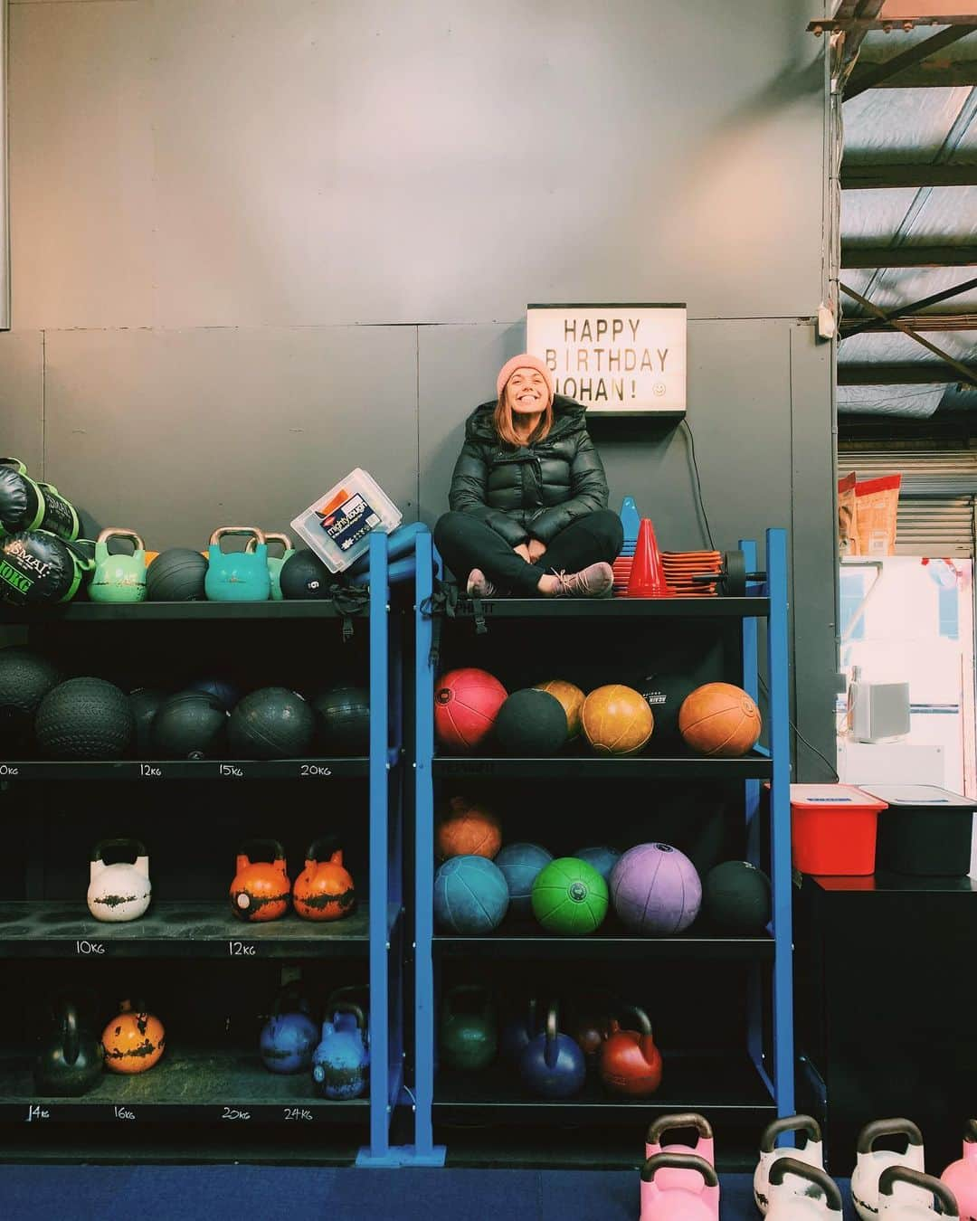 フィービー・ディ・トマソさんのインスタグラム写真 - (フィービー・ディ・トマソInstagram)「Top-shelf item. #allthekettlebellsandwhistles #lifeatthetop #uptopboss #fridayfriendly #rackcitybitch @fieldandfunctionpt」6月21日 9時59分 - phoebeditommaso