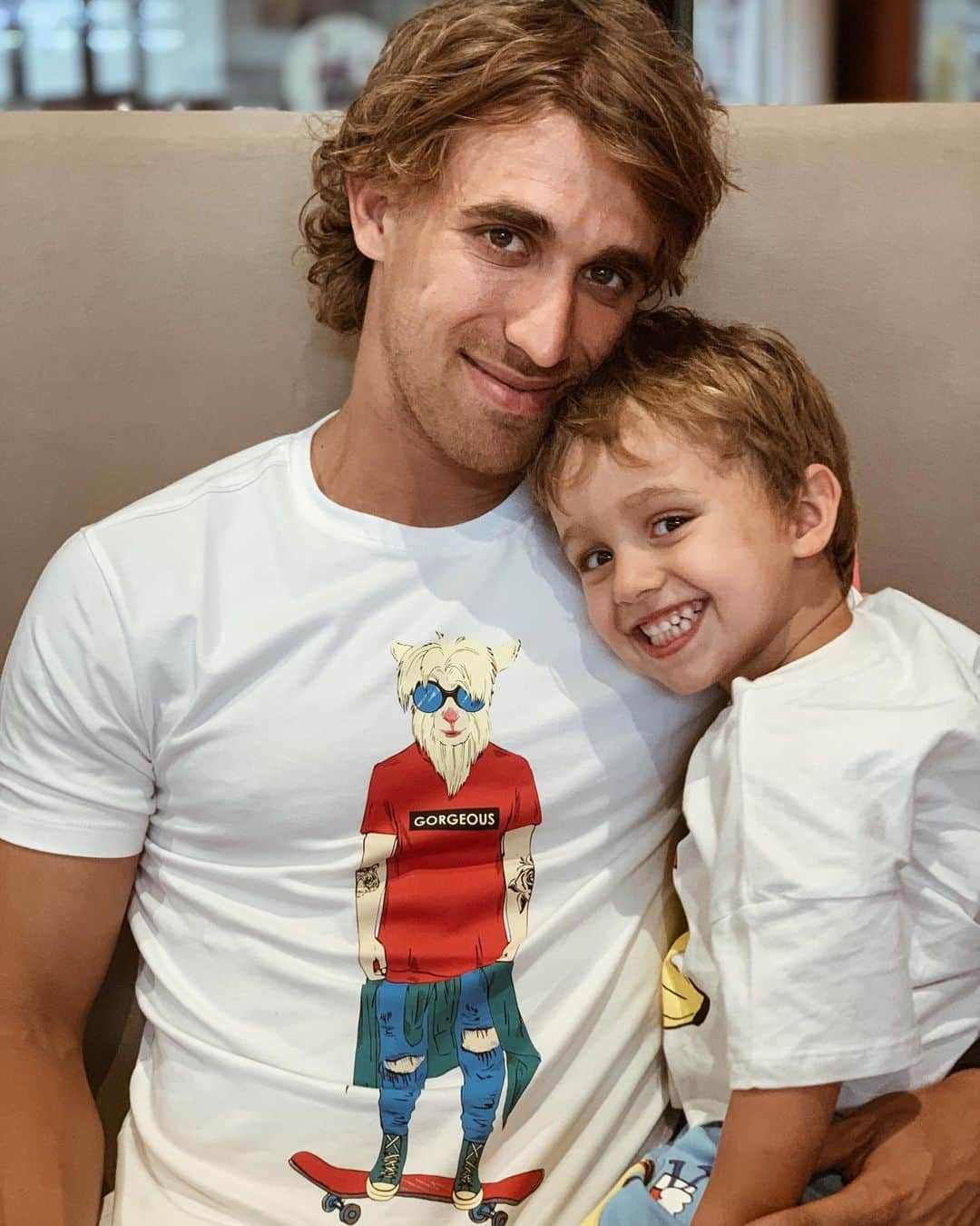 マルク・ムニエッサのインスタグラム：「Cinema day with my boy🎥😁」