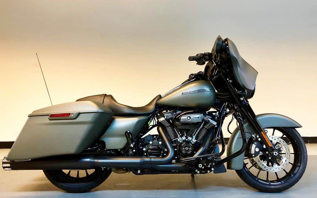 3 Doors Downのインスタグラム：「This @harleydavidson 2019 Street Glide Special FLHXS is being raffled off at our The Better Life Foundation concert. You don't have to be at the show to win! Buy your raffle ticket with the link in our stories.」