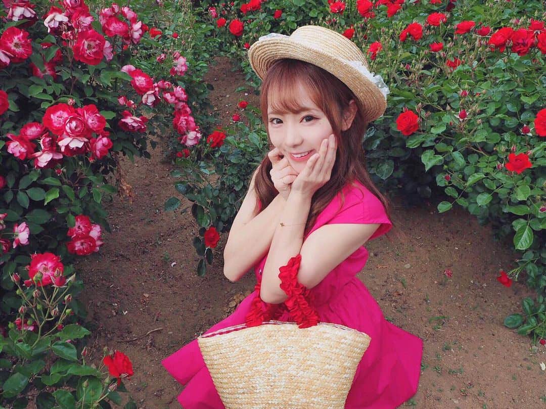 愛田杏奈さんのインスタグラム写真 - (愛田杏奈Instagram)「今日はついに、5thワンマンライブ。 . . ずっとずっと、この日を目標に頑張ってきました。 . . #東京国際フォーラム 18時オープン、 19時スタートです！ . . 気になってる方、ぜひ来てください。 . . 笑顔で、心込めて、歌います！！！！！ . . 国際フォーラムのステージ、楽しむぞ🎤❤️ . . .  #camera #photo #olympus #olympuspen  #selfie #me #spring #flower #rose #春 #花 #バラ #バラ園 #カンカン帽 #春ワンピ #ピンク  #東京国際フォーラム #今日 #ワンマン #ワンマンライブ #きてください #make #instagood #likeforlikes #followme」6月21日 1時10分 - anna_osada